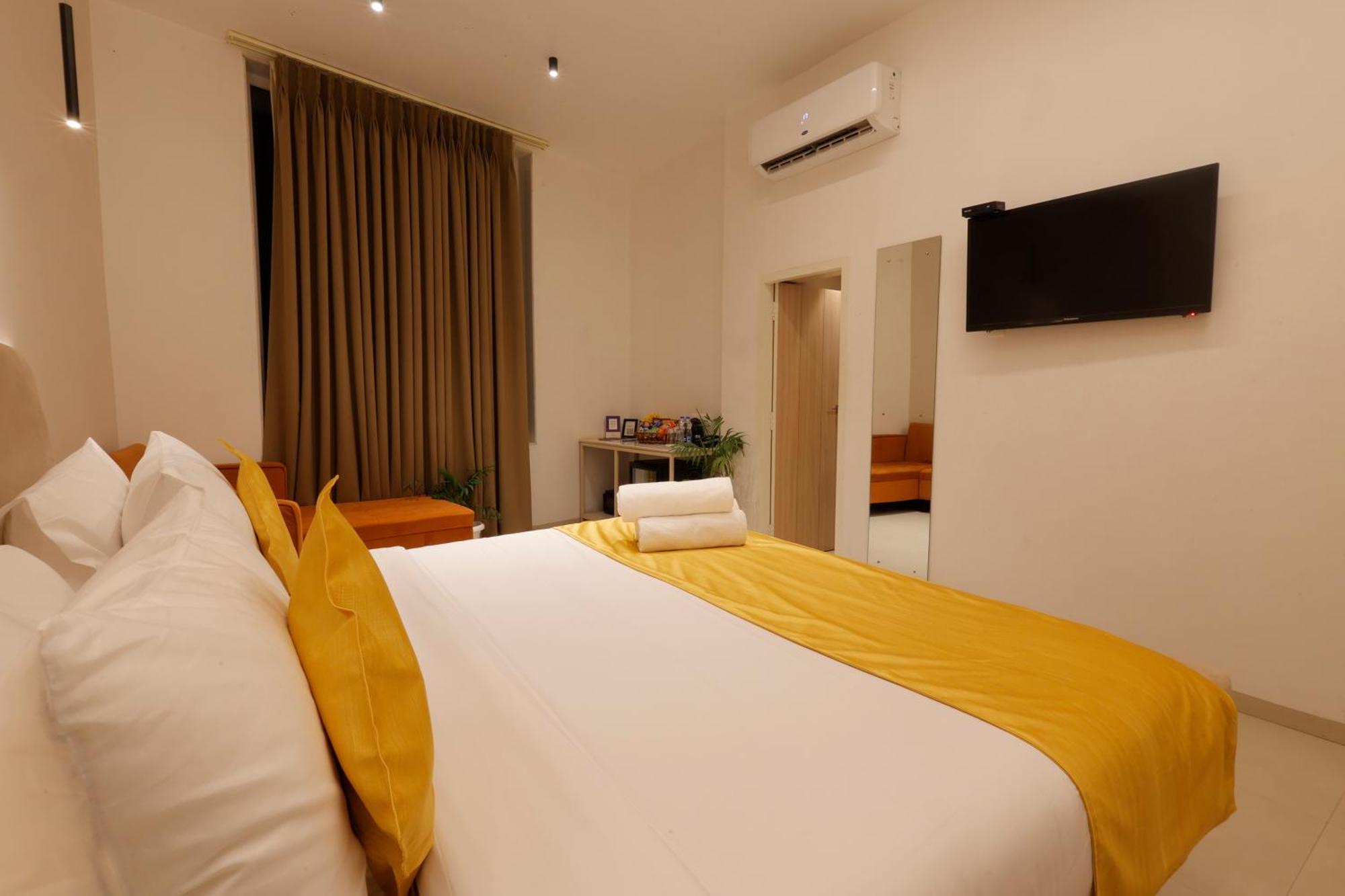Varuna Hotel