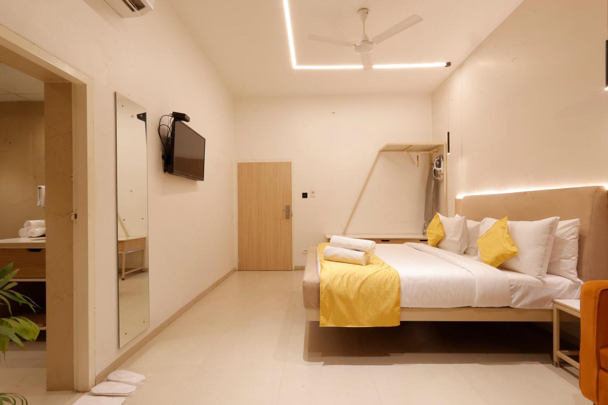 Varuna Hotel