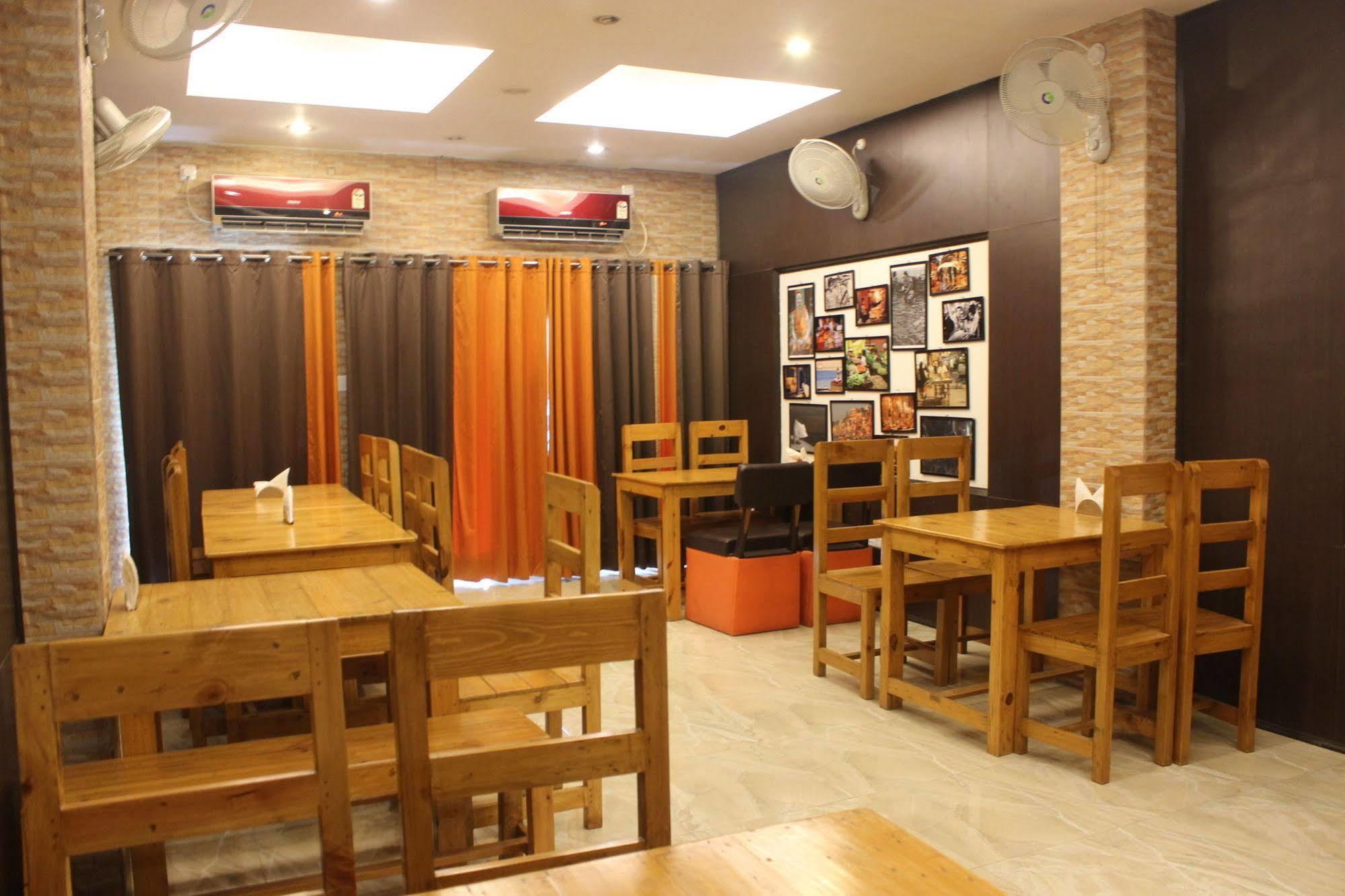 Hotel Varuna 3*