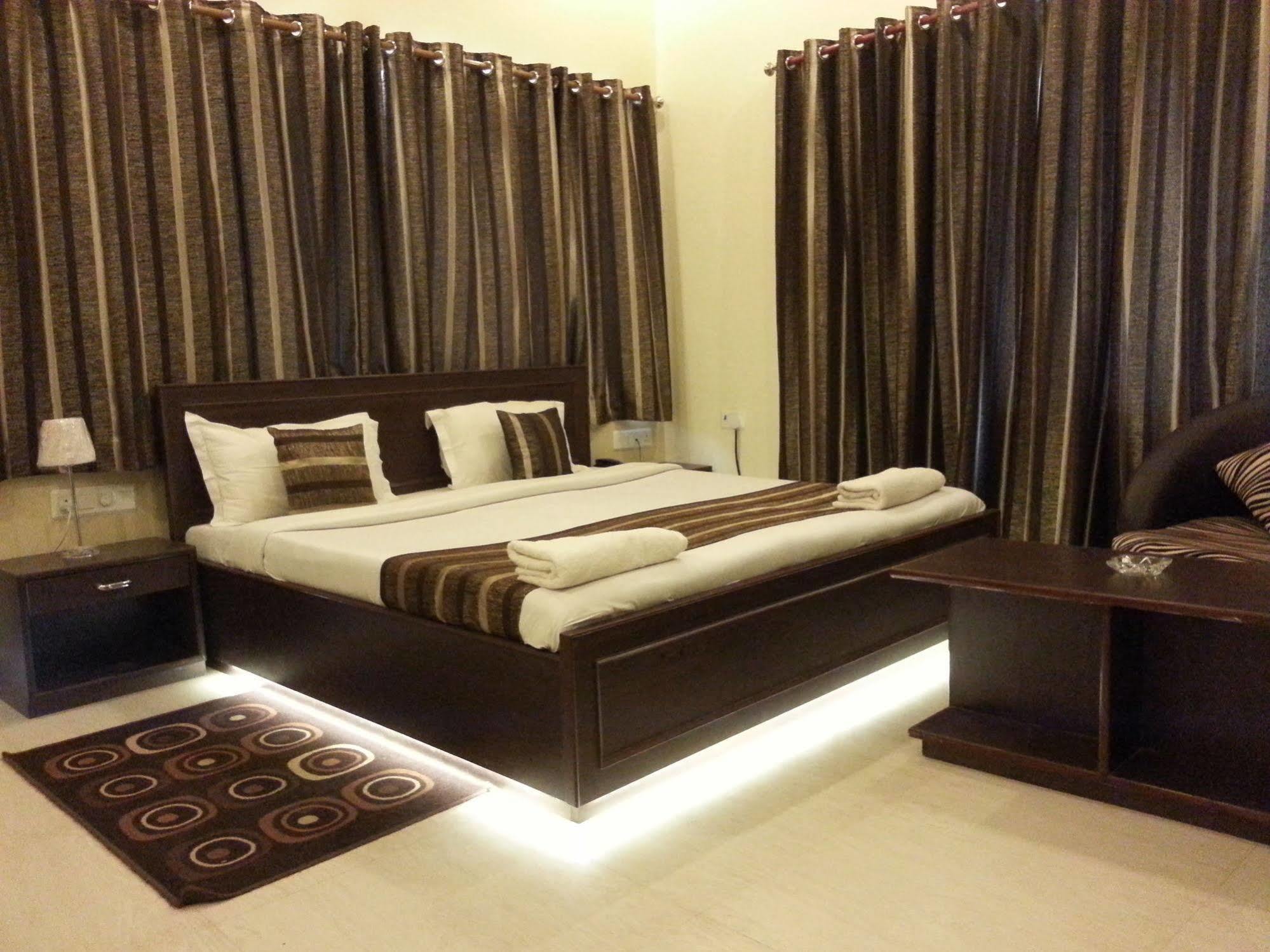 Varuna Hotel